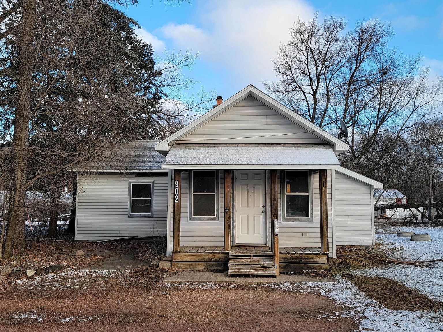 902 Bartlett St, Waupaca, WI 54981 Zillow
