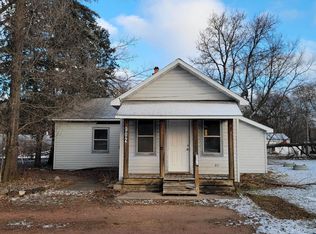 902 Bartlett St, Waupaca, WI 54981