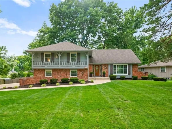 8622 Broadmoor St, Overland Park, KS 66212