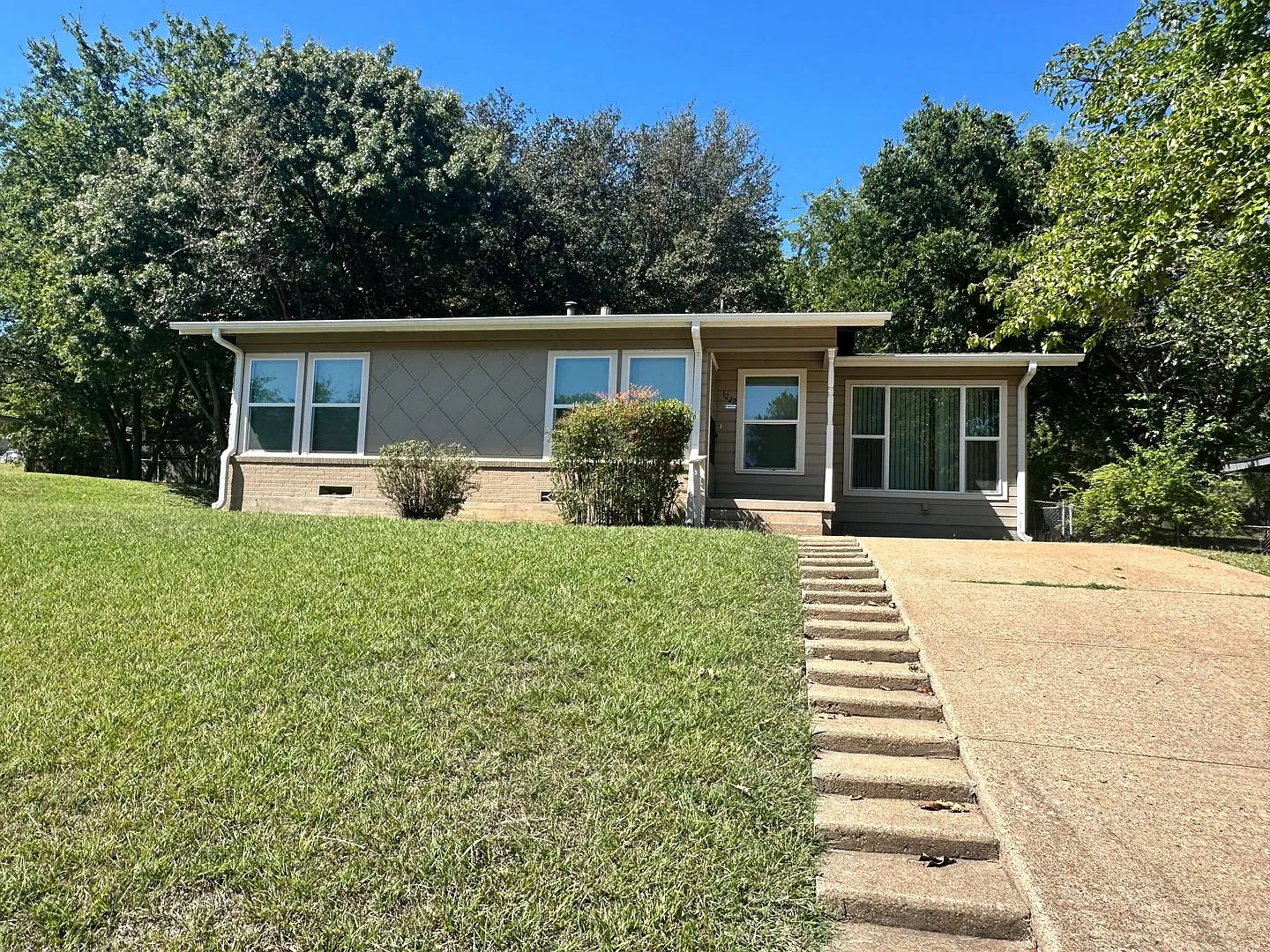 1222 S Lamar — Photo 1