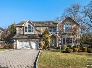 216 10th St, Cresskill, NJ 07626