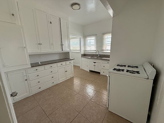 5th image of 4219 Rosewood Ave #3A