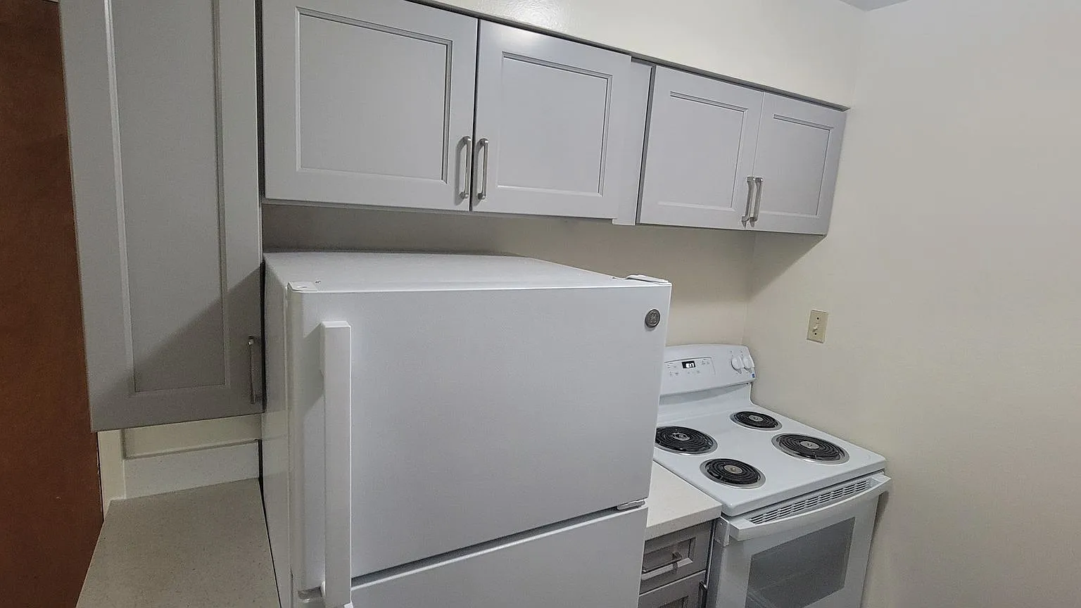 Charming One Bedroom features an upgraded kitchen with modern appliances — Photo 3