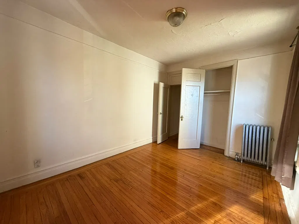 2490 Davidson Ave — Photo 3