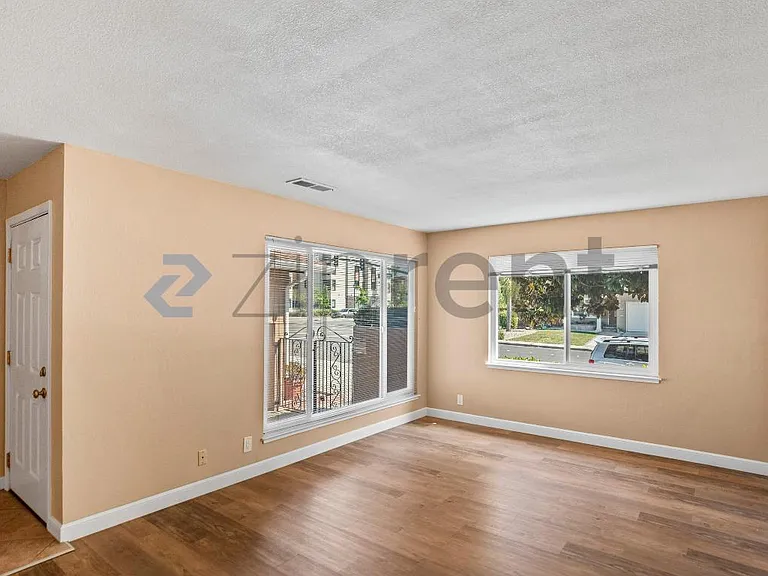 23 Cedar Way — Photo 6