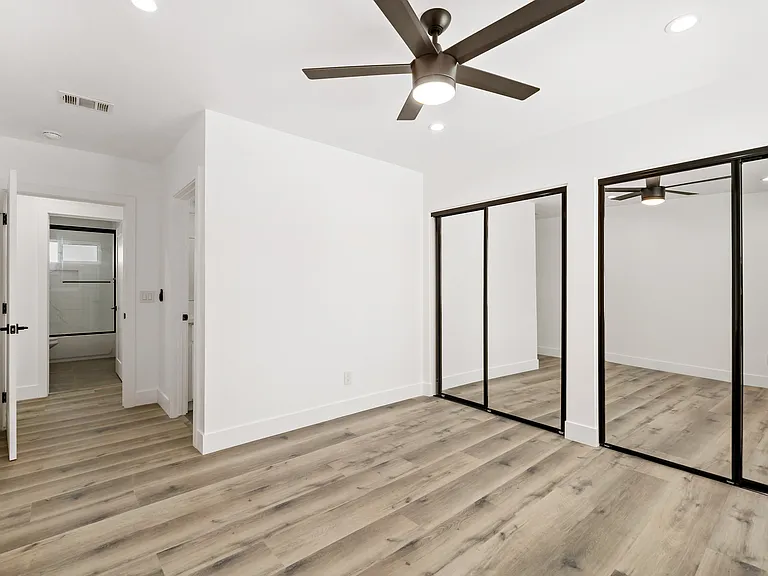 2729 Frankel St #1/2 — Photo 16