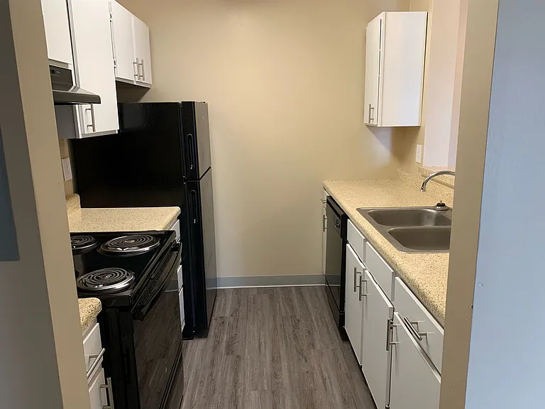 Walnut Manor Apartments — Photo 28