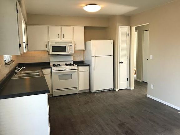 2nd image of 1300 NW Golfview Dr