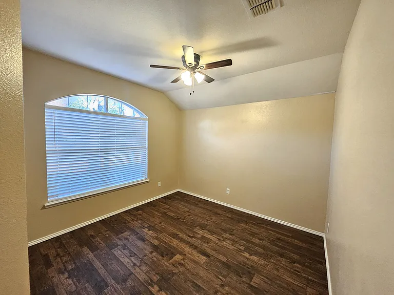 3235 Guadaloupe — Photo 25