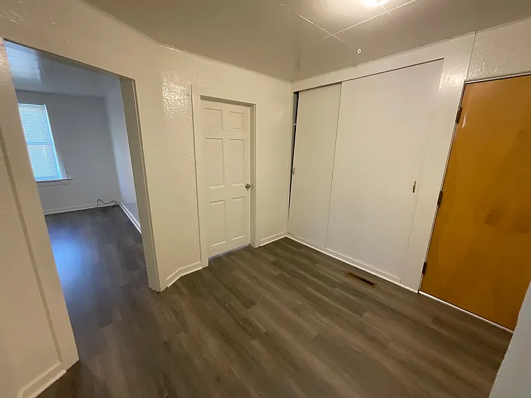 604 Adams Ave — Photo 5