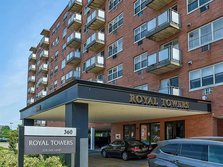 Royal Towers — Photo 18