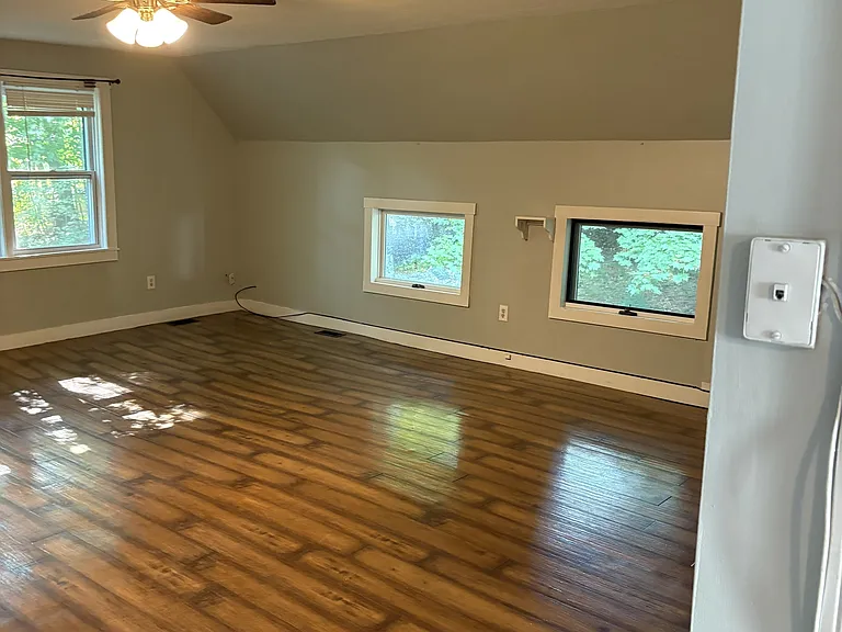 31 Maple St — Photo 9