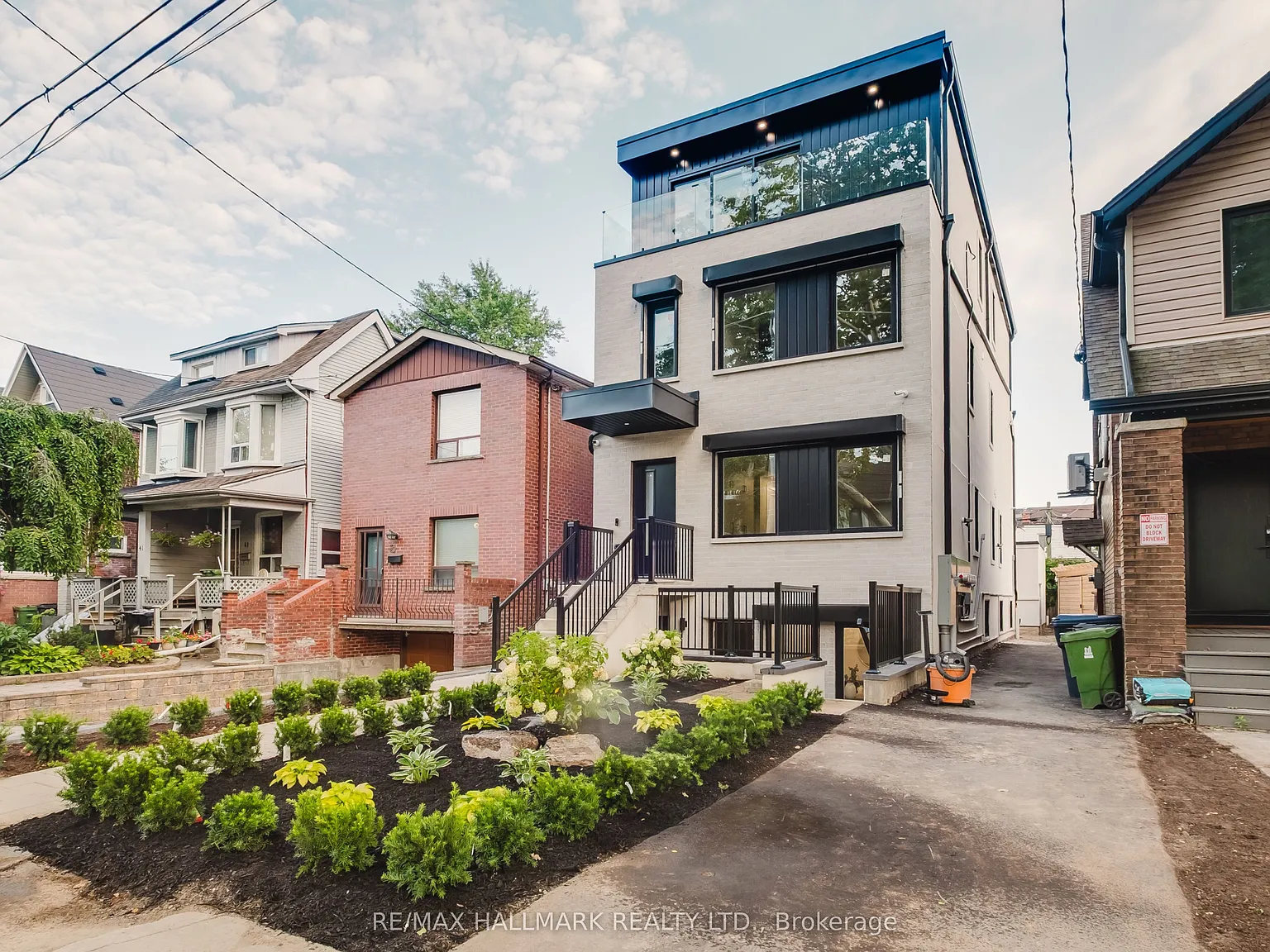 37 Milverton Blvd — Photo 1