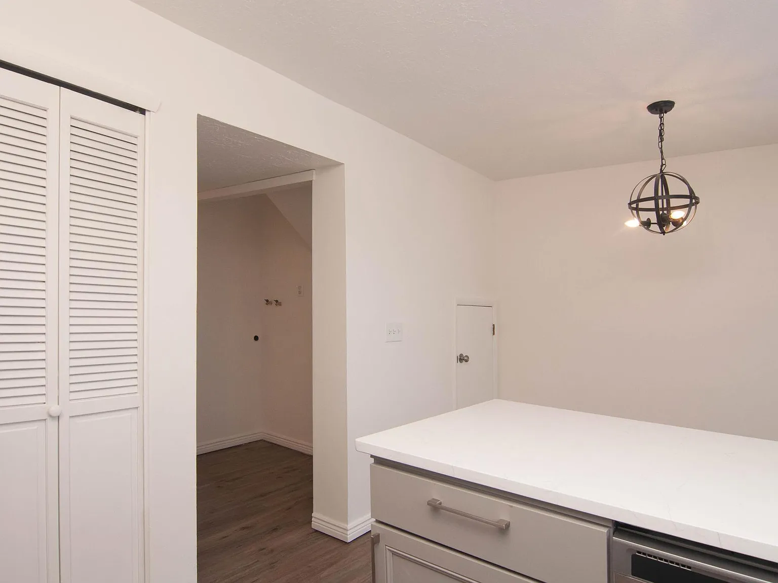 2 bed, 1100 sqft, $1,595 — Photo 3