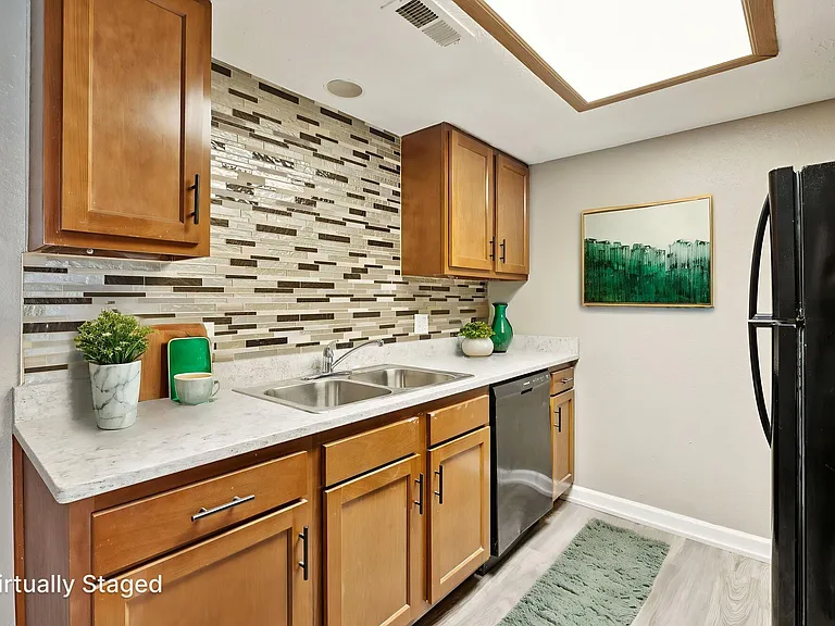 Raintree Apartments — Photo 17
