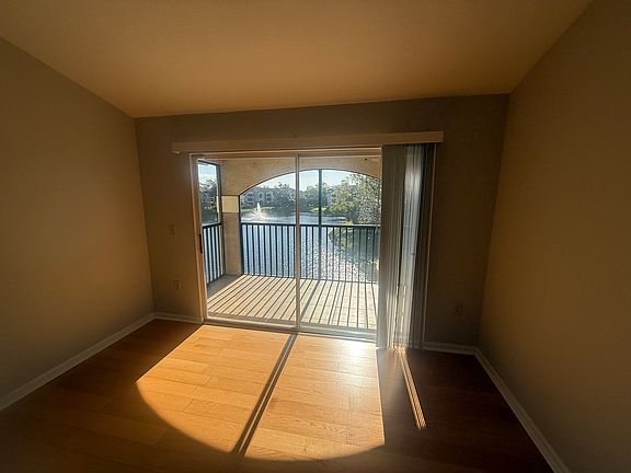 3rd image of 940 Village Trl Unit 1-308