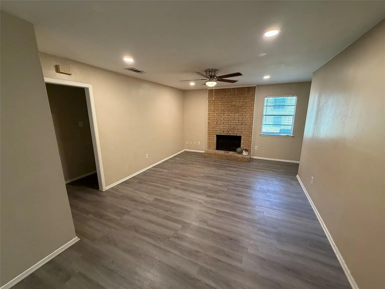 3 bed, 1.5 bath, 1905 sqft, $1,650 — Photo 4