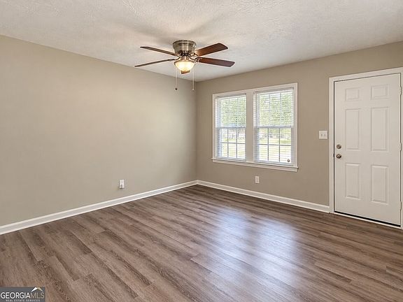 3rd image of 119 Sir Lancelot St