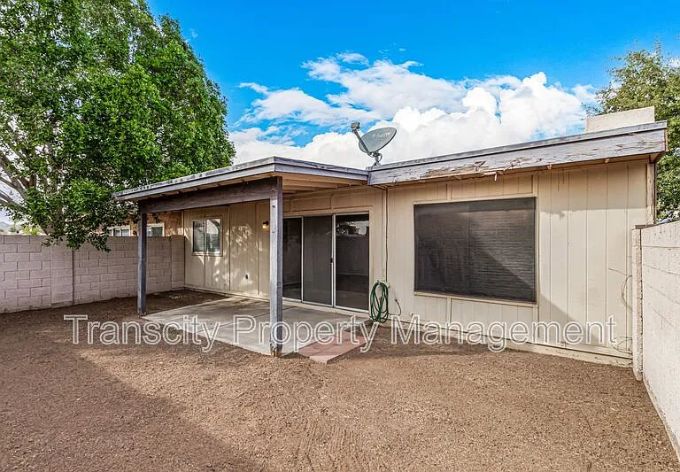 743 W Fordham Dr — Photo 9