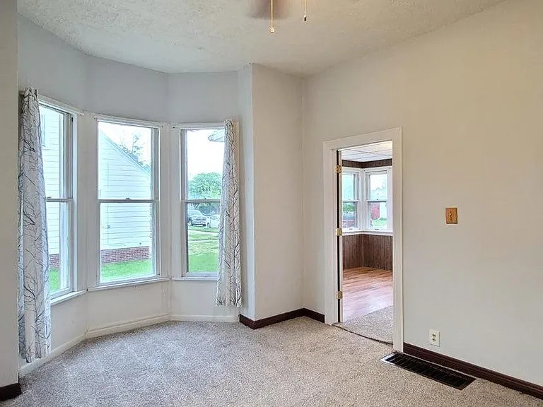 506 Dupage St — Photo 6