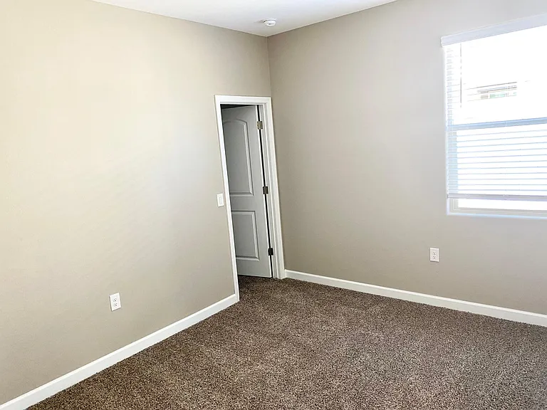 30069 W Clarendon Ave — Photo 13