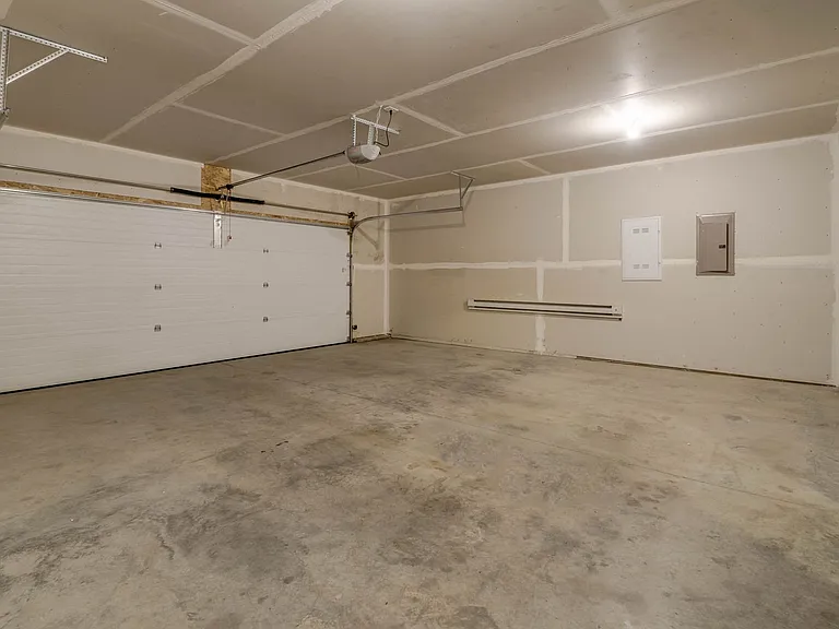 2102-2136 Landmark Circle — Photo 9