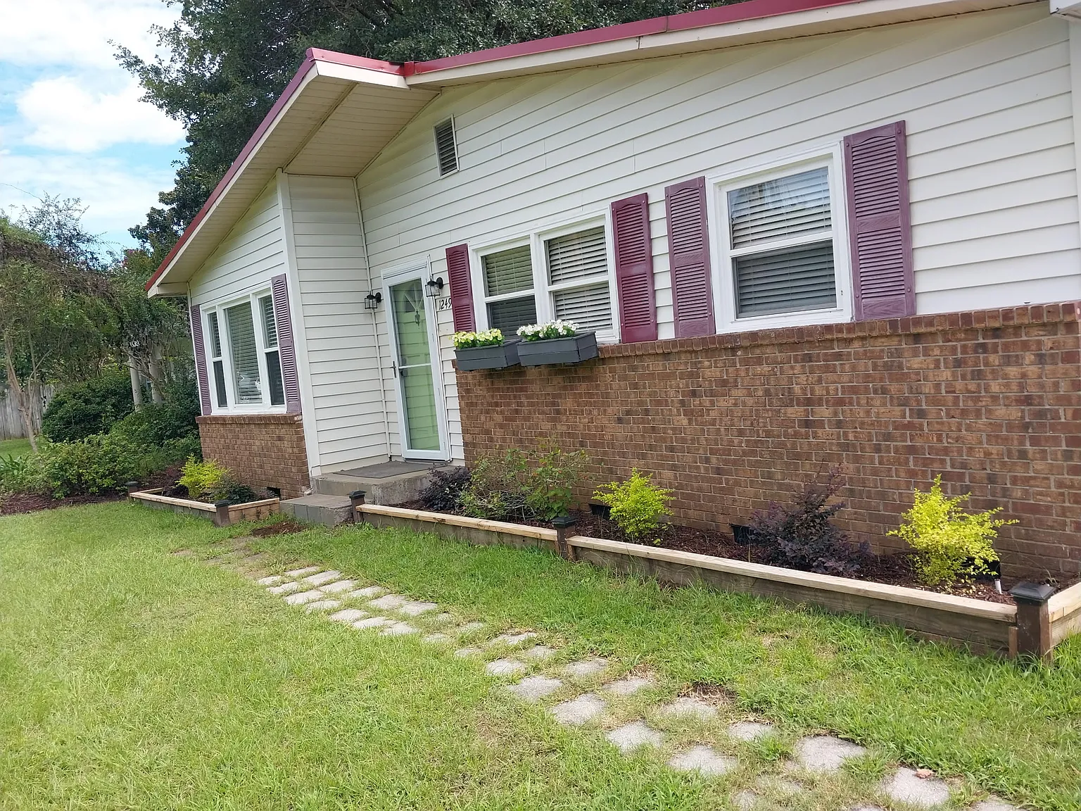 1249 Maxwell Street — Photo 3