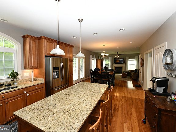 3rd image of 43602 Albatross St