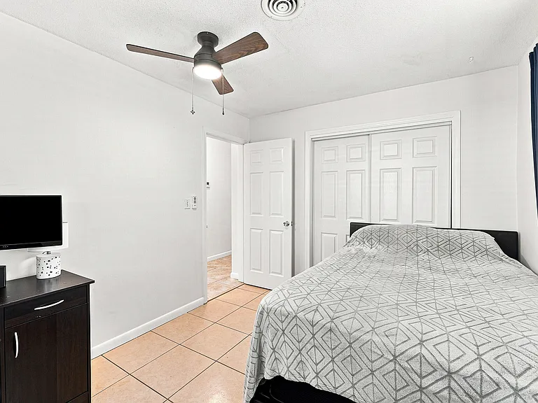 2908 NW 48th St — Photo 17