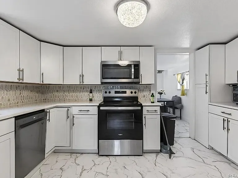 307 E Oak St #B — Photo 2
