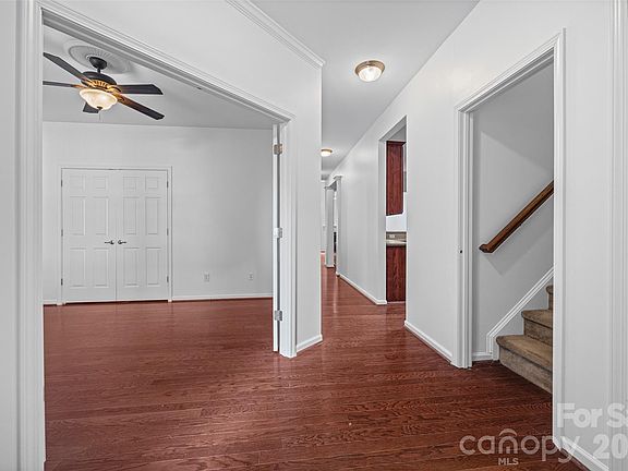 5th image of 312 Garnet Ct
