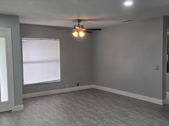 2nd image of 1107 Meadow Lark Ln