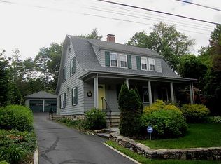 40 Lakeview Rd, Lincoln, RI 02865