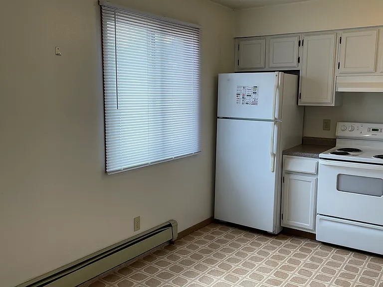504 S Van Buren St #4 — Photo 3