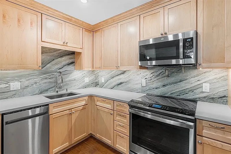 2 bed, 1.0 bath, 783 sqft, $1,990 — Photo 3