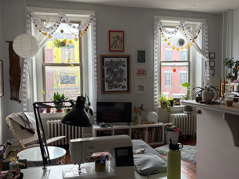 1st image of 828 Corinthian Ave #2F