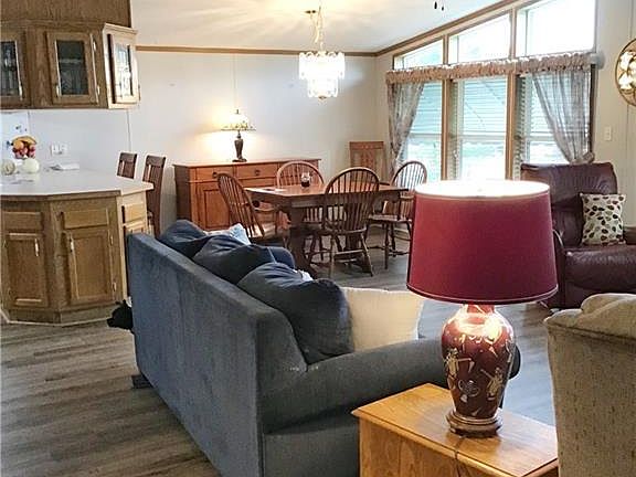 5th image of 8 Emerald Ln #8