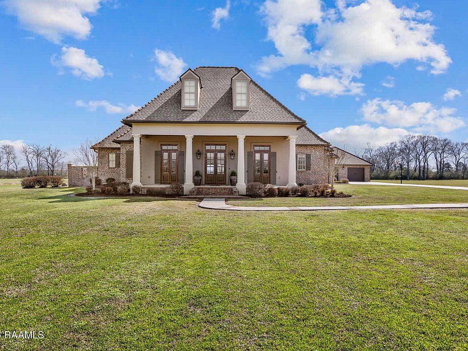 1st image of 185 Saddle Dr