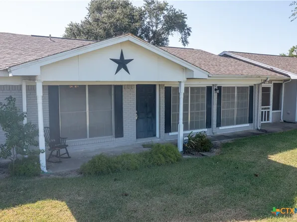 221 Oleander Ave, Tivoli, TX 77990