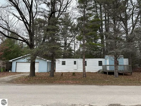 1771 Poplar Pl, Traverse City, MI 49686