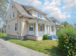 18 Ridgewood Pl, Bridgeport, CT 06606