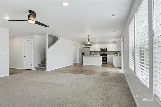 4 bed, 2636 sqft, $2,650 — Photo 2