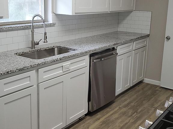 4th image of 1108 Coke Dr