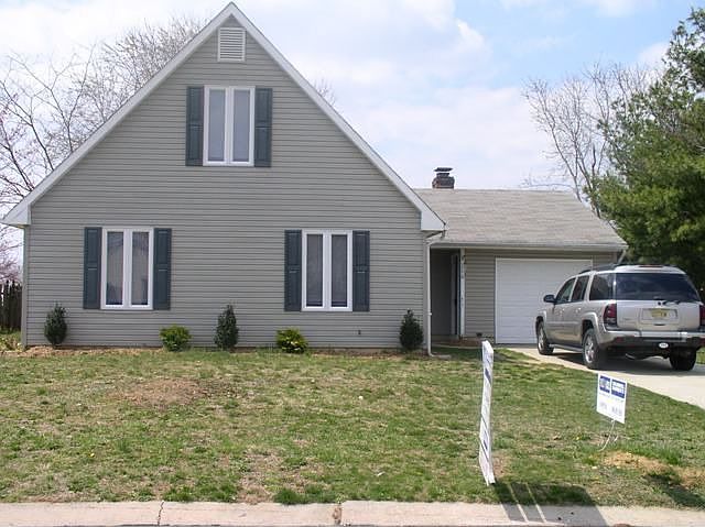 Newer Vinyl Siding~Maintainence Free!