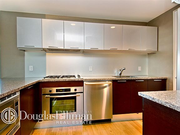 4th image of 350 W 42nd St APT 53D