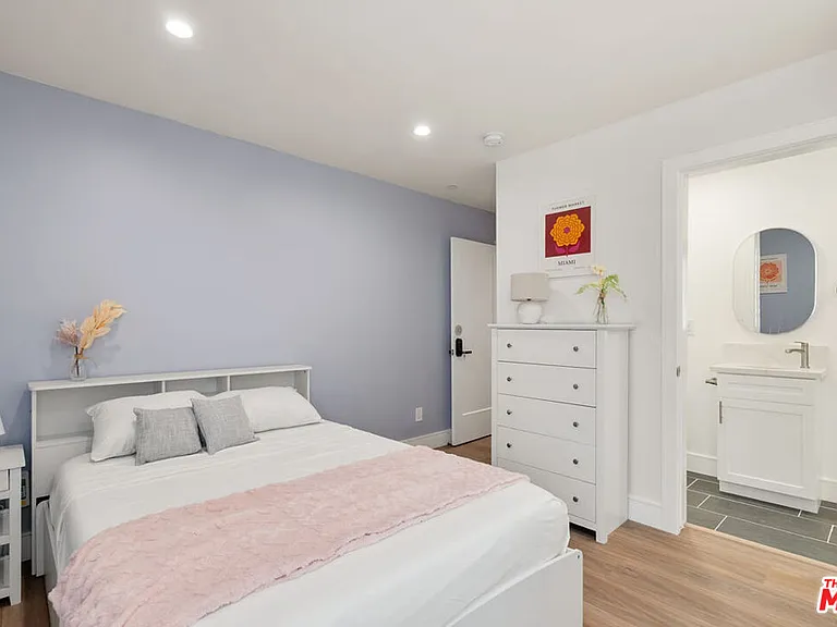 1341 N Mariposa Ave — Photo 43