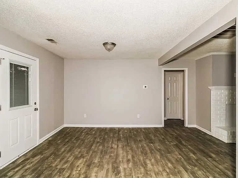 242 Holmsbury Rd — Photo 1
