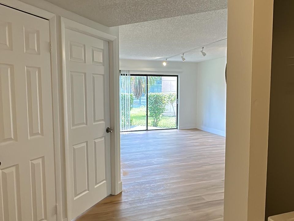 2nd image of 82900 Lake Dr #104B