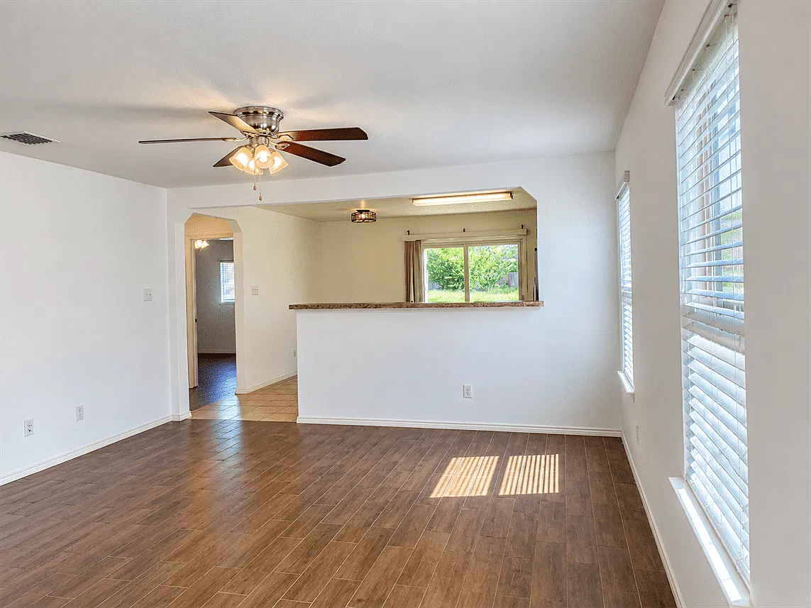 3 bed, 1200 sqft, $1,695 — Photo 3