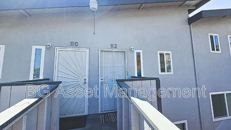 2 bed, 1.5 bath, 1026 sqft, $1,695 — Photo 2